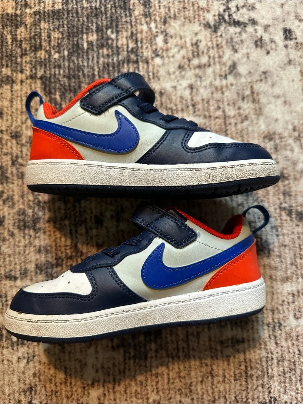 Nike Kids Low-Top Sneakers in Navy, Blue, orange and White